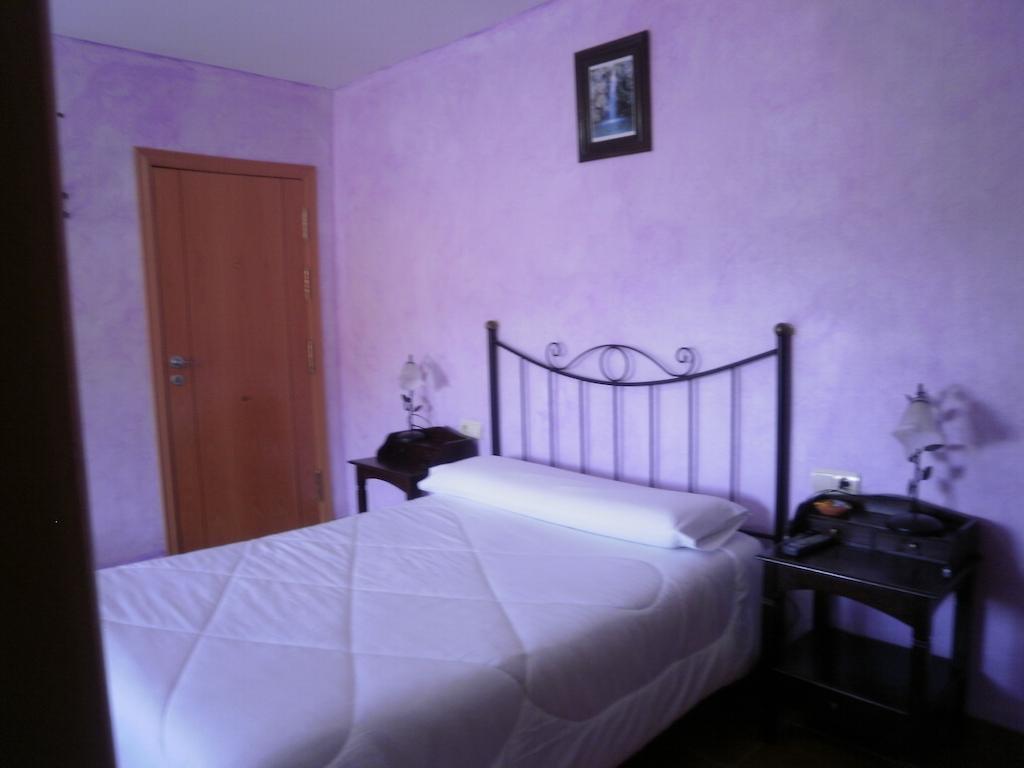 Hostal El Olmo Камарена де ла Сиера Стая снимка
