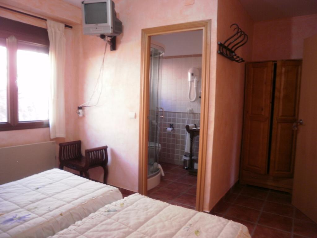 Hostal El Olmo Камарена де ла Сиера Стая снимка
